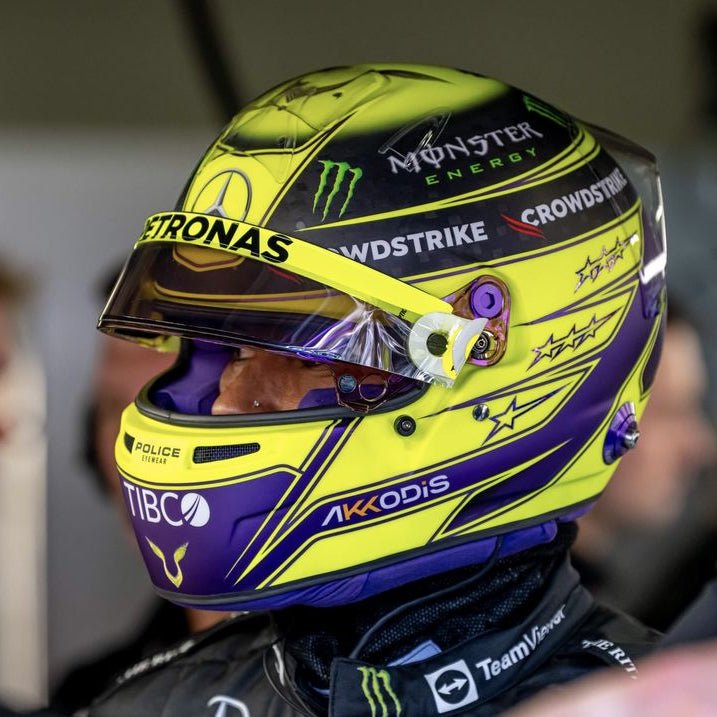 Casque Réplique Lewis Hamilton – Saison 2022 – Échelle 1:1 - headgrid.fr