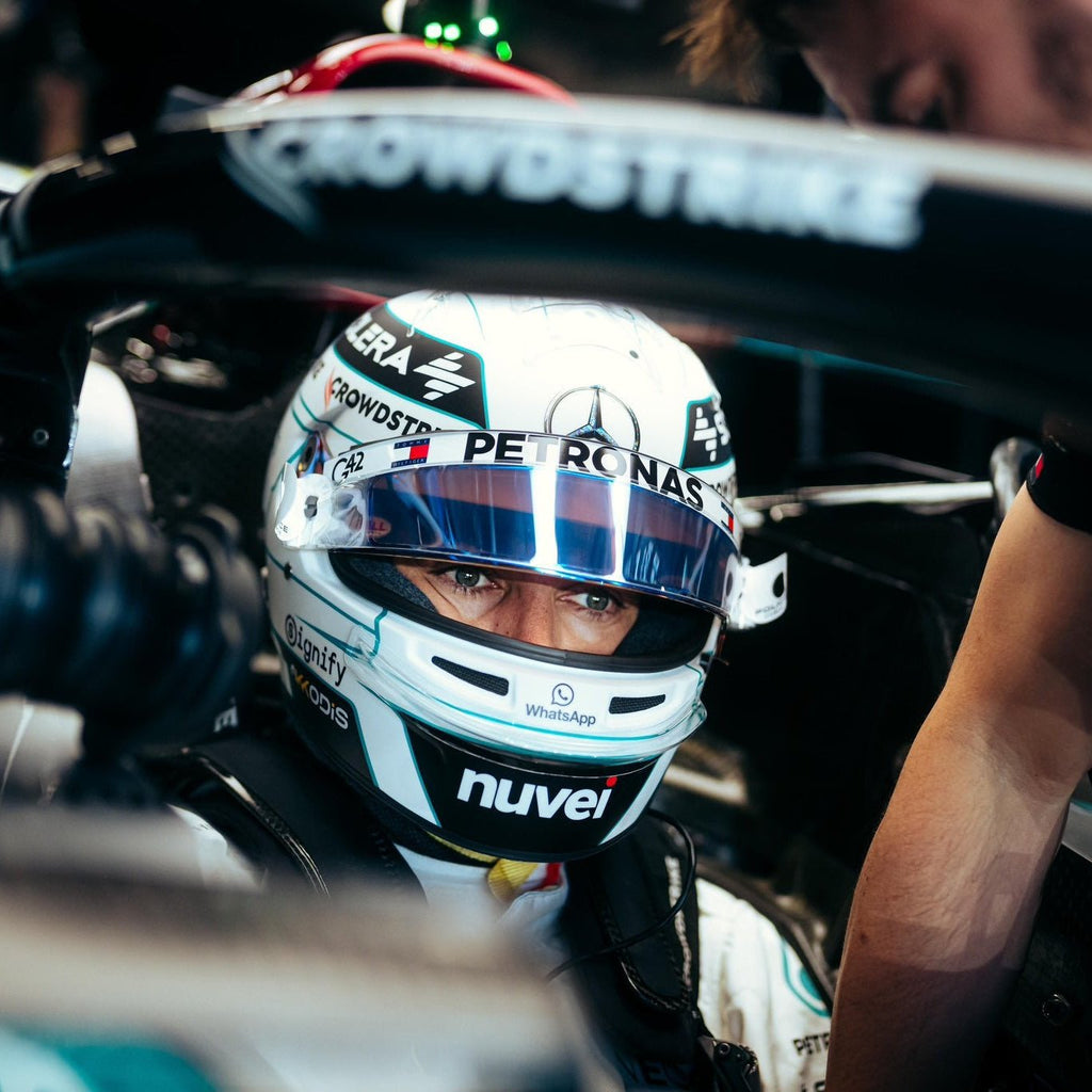 Casque Réplique George Russell – Qatar GP 2024 (White Edition) – Échelle 1:1 - headgrid.fr