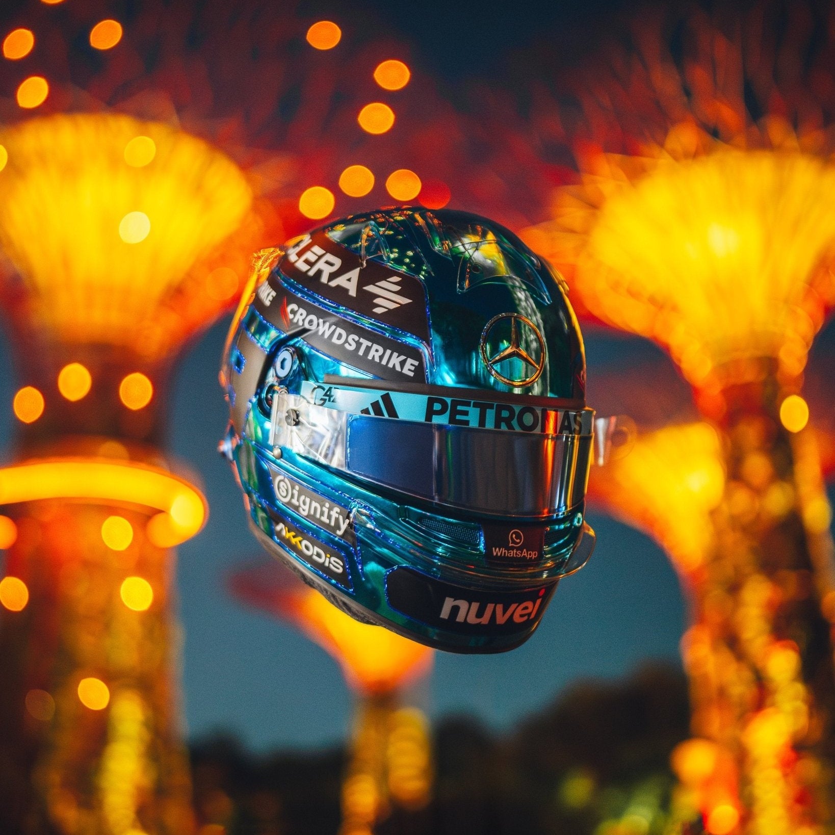 Casque Réplique George Russell – Singapore GP 2025 Blue Chrome – Échelle 1:1 - headgrid.fr