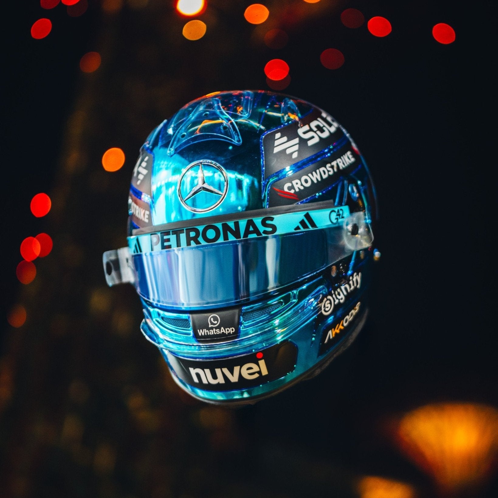 Casque Réplique George Russell – Singapore GP 2025 Blue Chrome – Échelle 1:1 - headgrid.fr