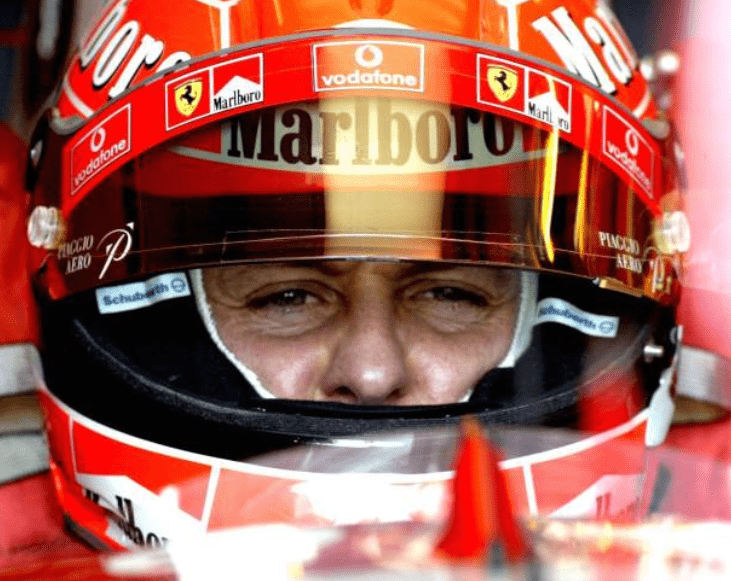 Casque Réplique Michael Schumacher – Saison 2004 – Ferrari F1 – Échelle 1:1 - headgrid.fr