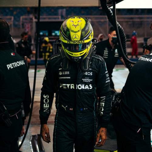 Casque Réplique Lewis Hamilton – Saison 2022 – Échelle 1:1 - headgrid.fr