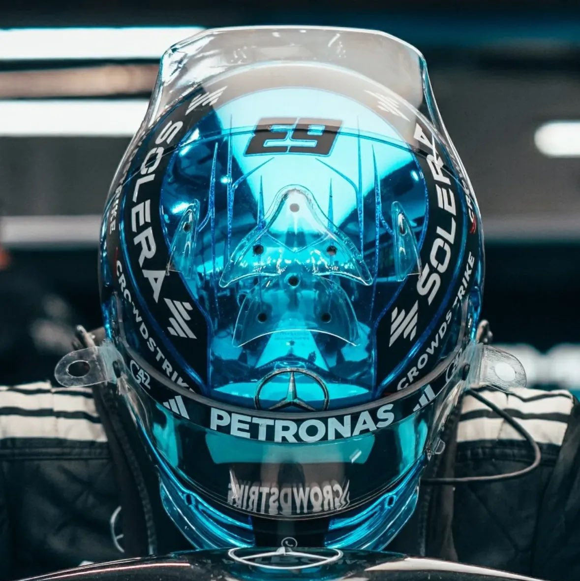 Casque Réplique George Russell – Singapore GP 2025 Blue Chrome – Échelle 1:1 - headgrid.fr