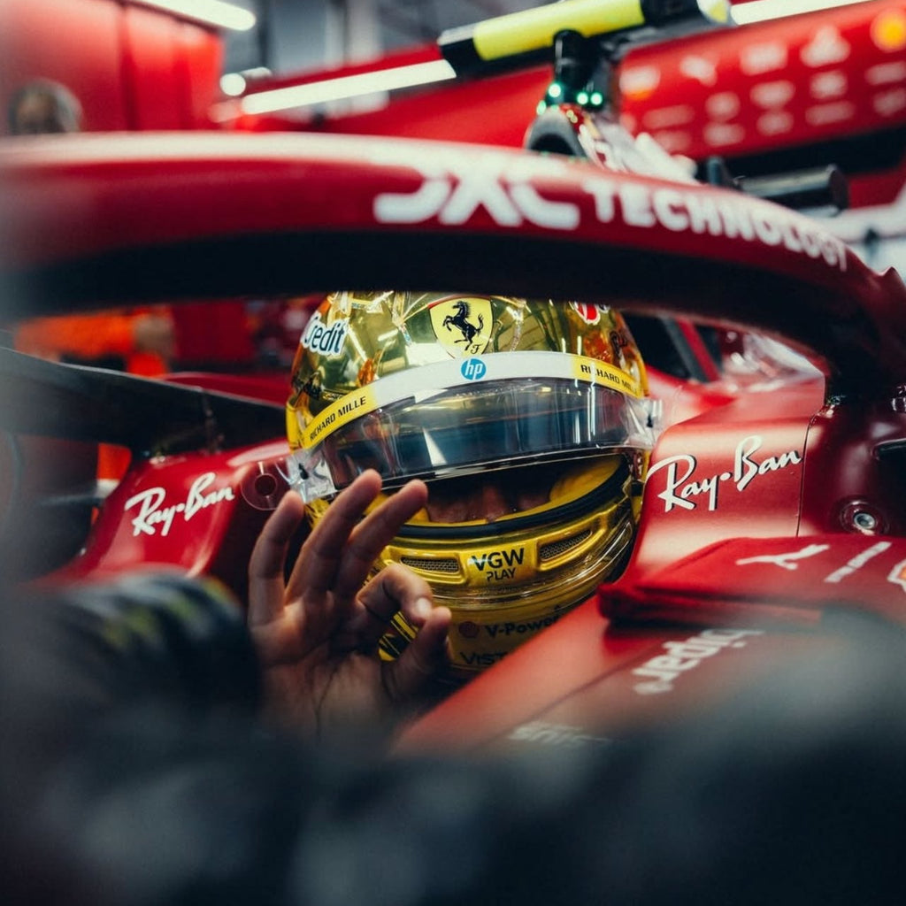 Casque Réplique Lewis Hamilton – Singapore GP 2025 – Échelle 1:1 - headgrid.fr