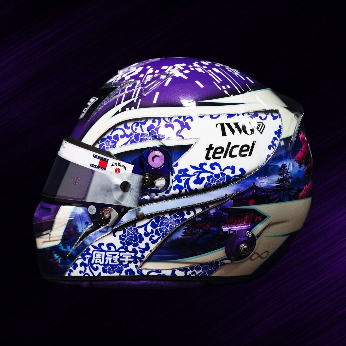 Casque Réplique Guanyu Zhou – Cadillac F1 Team – Saison 2026 – Échelle 1:1