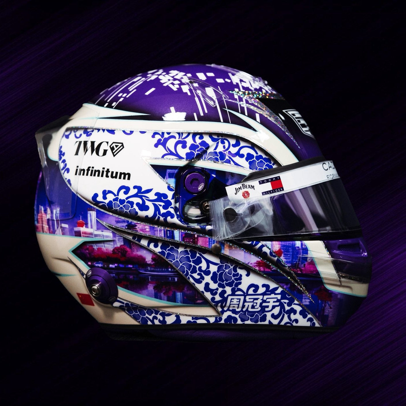 Casque Réplique Guanyu Zhou – Cadillac F1 Team – Saison 2026 – Échelle 1:1