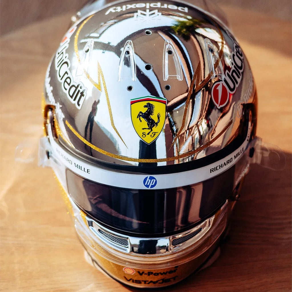 Casque Réplique Lewis Hamilton – Abu Dhabi GP 2025 – Édition Chrome & Gold – Échelle 1:1