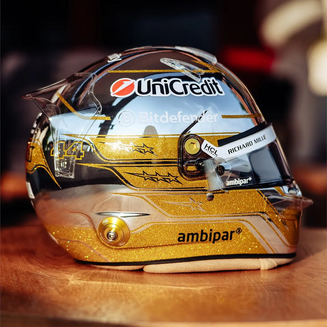 Casque Réplique Lewis Hamilton – Abu Dhabi GP 2025 – Édition Chrome & Gold – Échelle 1:1