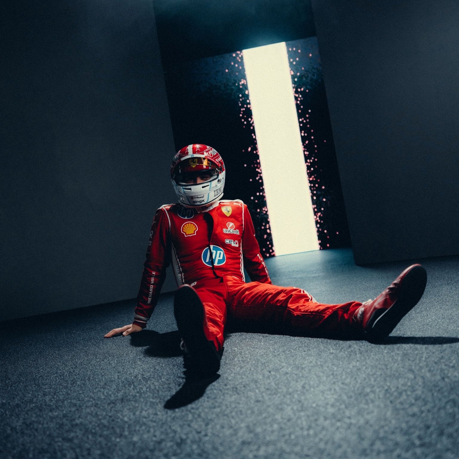 Casque Réplique Charles Leclerc – Ferrari – Saison 2026 – Échelle 1:1