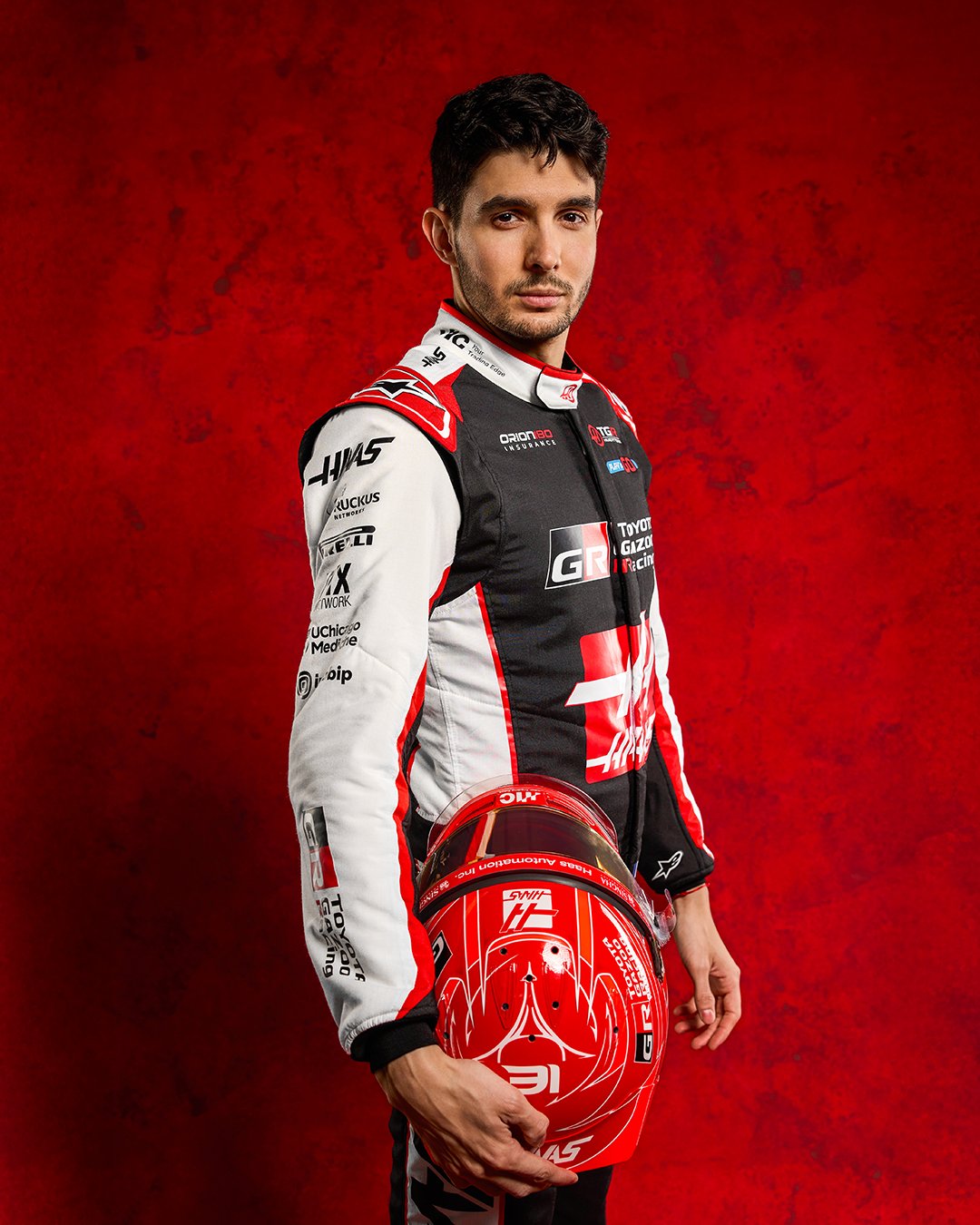 Casque Réplique Esteban Ocon – Haas F1 Team – Saison 2026 – Échelle 1:1