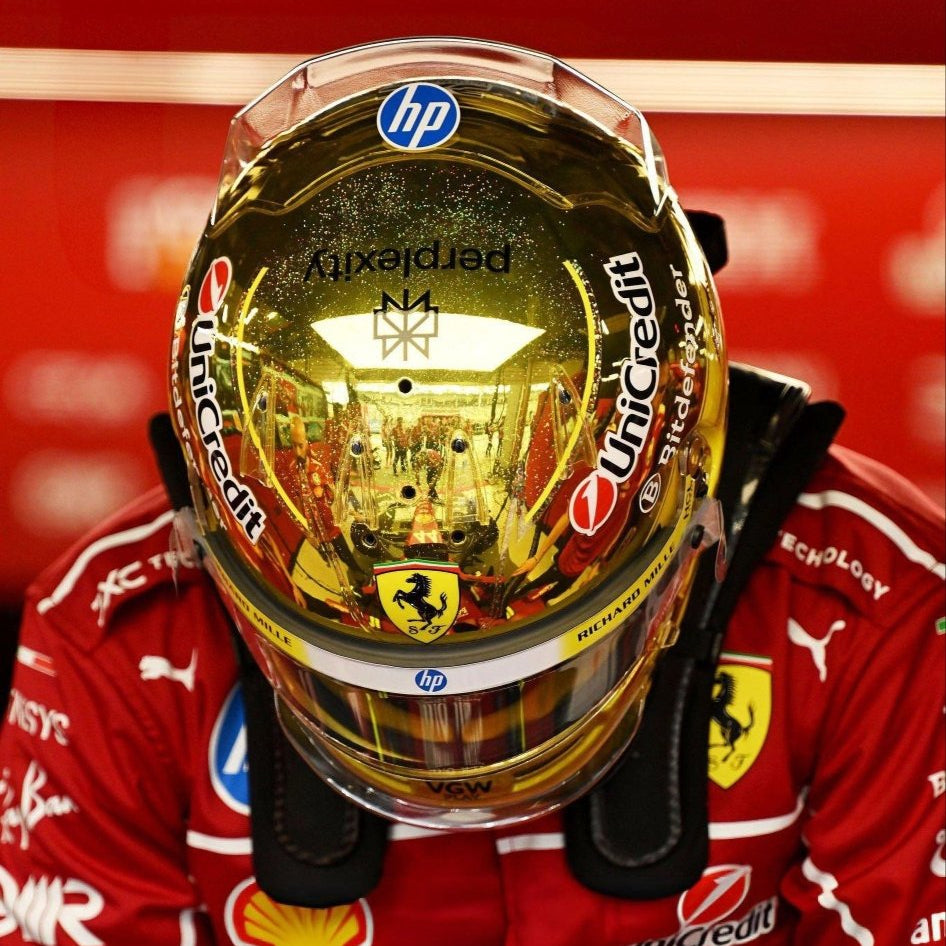 Casque Réplique Lewis Hamilton – Singapore GP 2025 – Échelle 1:1 - headgrid.fr