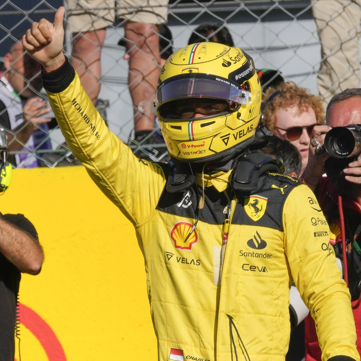 Casque Réplique Charles Leclerc – Monza GP 2022 – Ferrari F1 – Échelle 1:1 - headgrid.fr