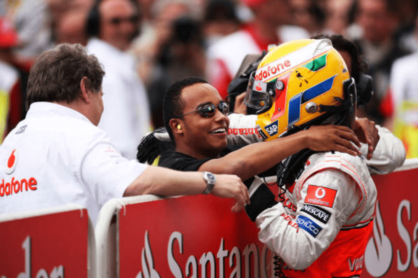 Casque réplique Lewis Hamilton – Saison 2008 – Échelle 1:1 - headgrid.fr