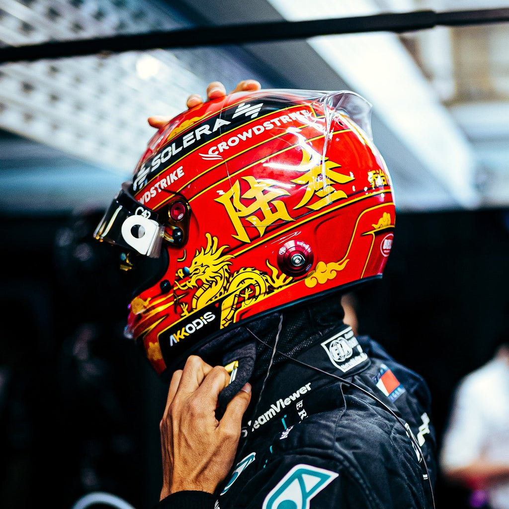 Casque Réplique George Russell – China GP 2024 – Échelle 1:1 - headgrid.fr