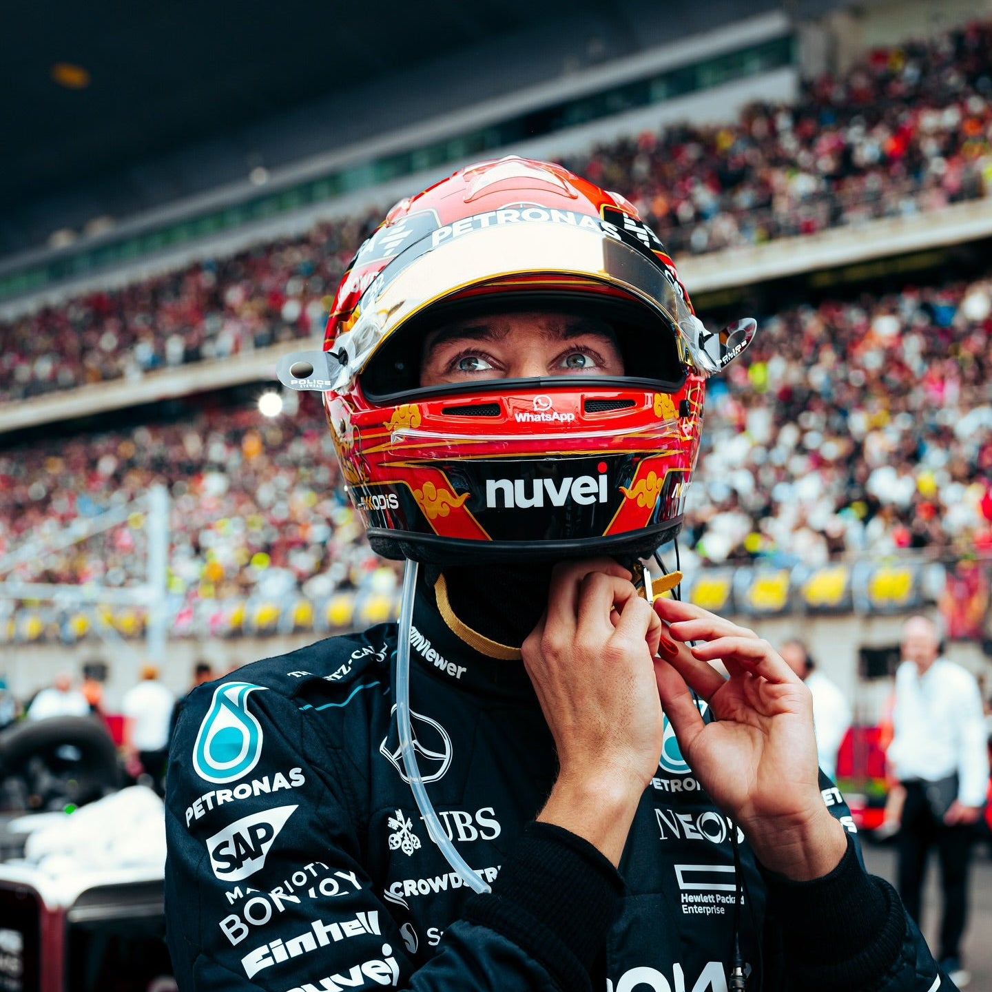 Casque Réplique George Russell – China GP 2024 – Échelle 1:1 - headgrid.fr