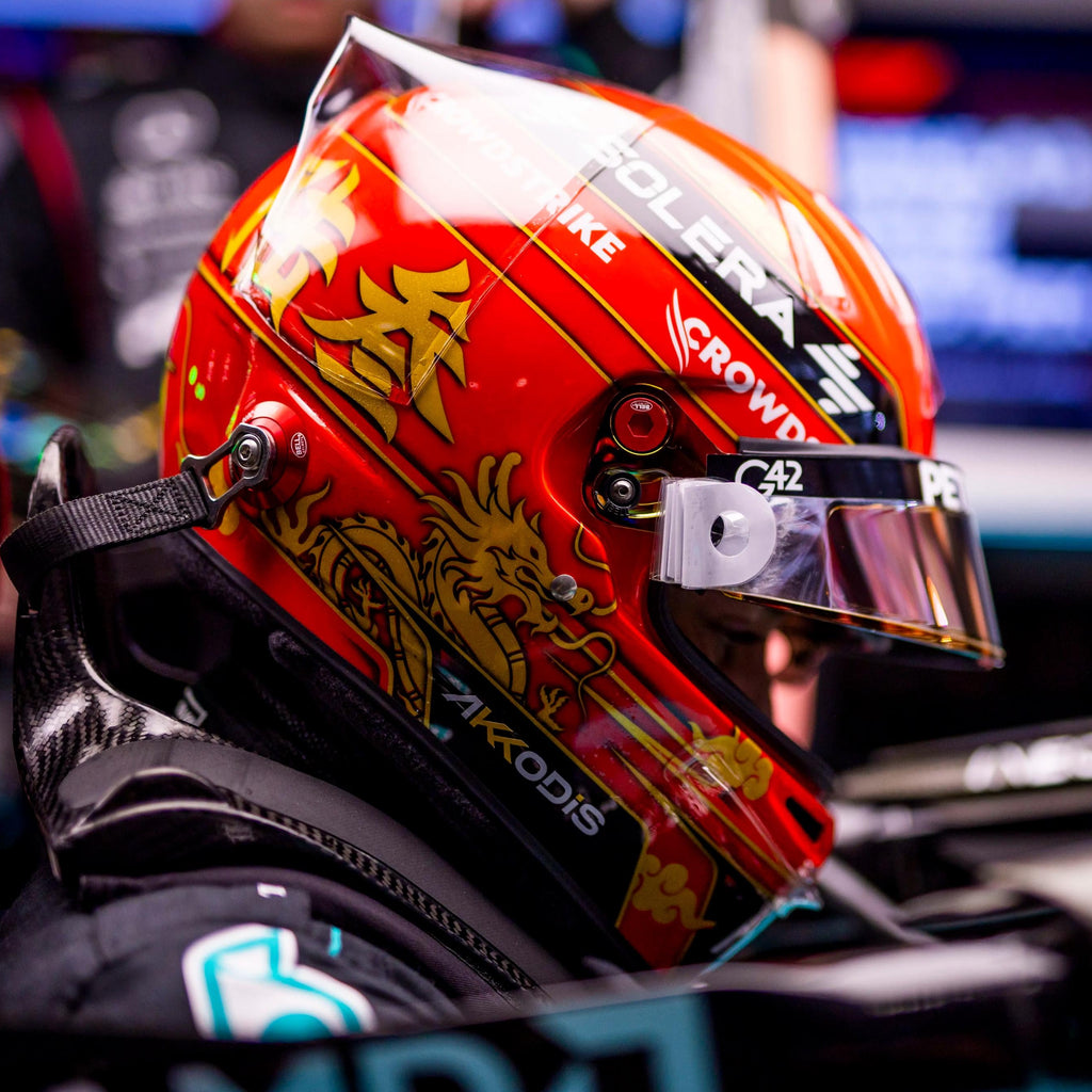 Casque Réplique George Russell – China GP 2024 – Échelle 1:1 - headgrid.fr