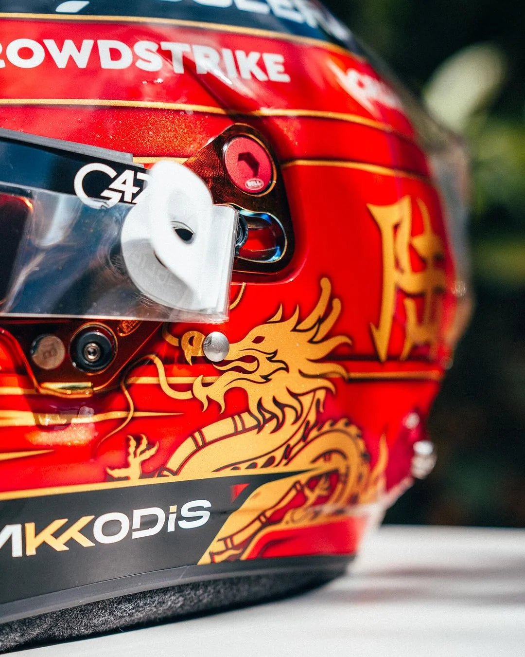 Casque Réplique George Russell – China GP 2024 – Échelle 1:1 - headgrid.fr