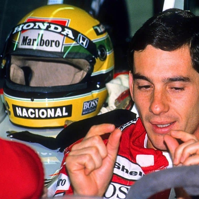 Casque Réplique Ayrton Senna – Saison 1988 – Échelle 1:1 - headgrid.fr