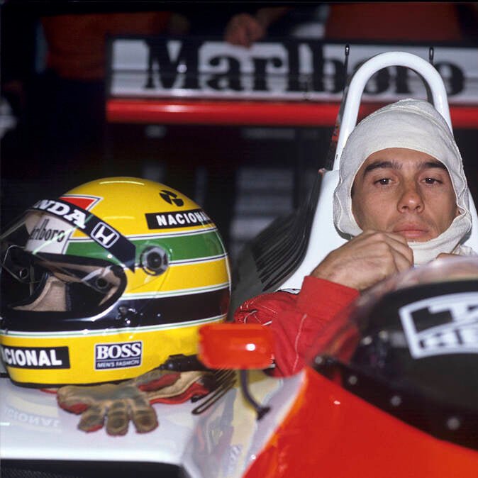 Casque Réplique Ayrton Senna – Saison 1988 – Échelle 1:1 - headgrid.fr