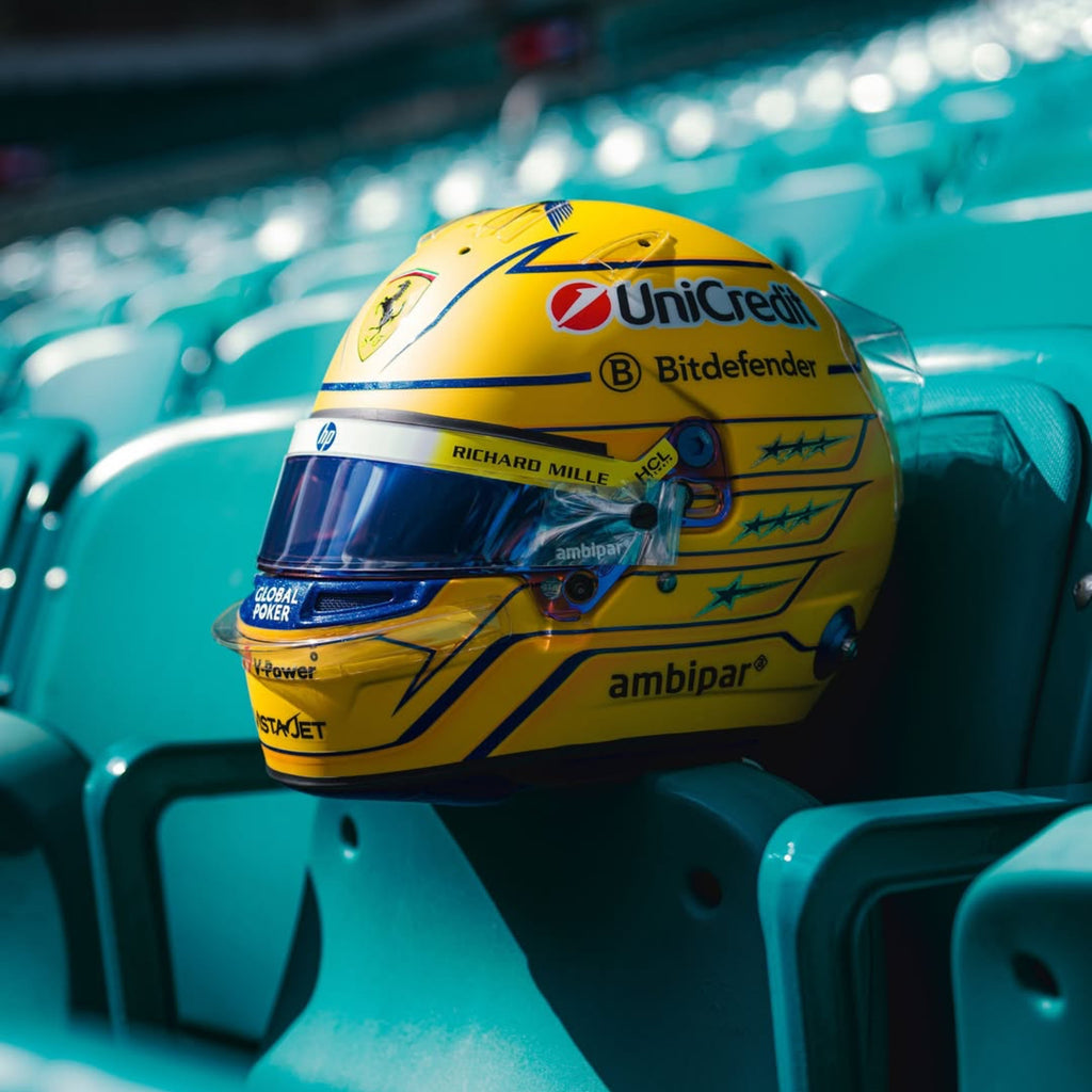 Casque Réplique Lewis Hamilton – Miami GP 2025 – Échelle 1:1 - headgrid.fr