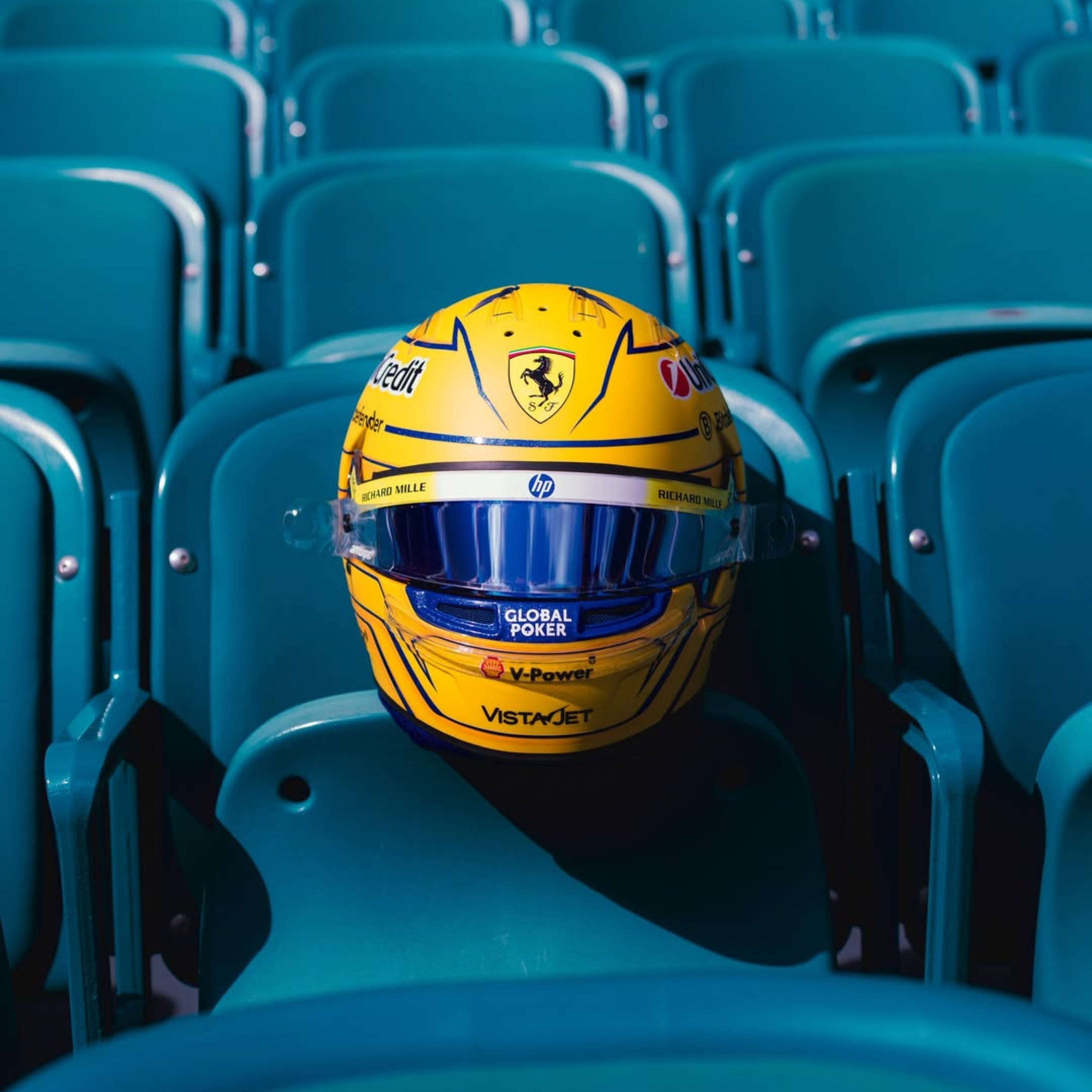 Casque Réplique Lewis Hamilton – Miami GP 2025 – Échelle 1:1 - headgrid.fr