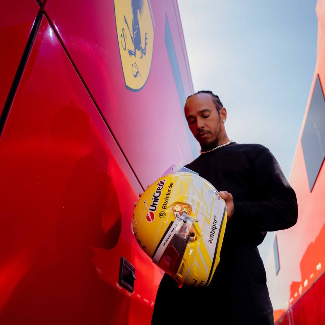 Casque Réplique Lewis Hamilton – Ferrari Monza 2025 – Échelle 1:1 (Jaune & Blanc) - headgrid.fr