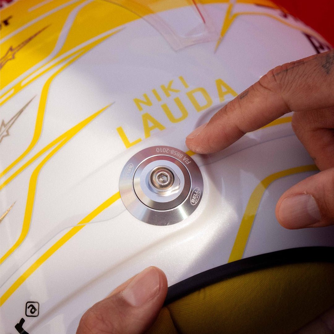 Casque Réplique Lewis Hamilton – Ferrari Monza 2025 – Échelle 1:1 (Jaune & Blanc) - headgrid.fr