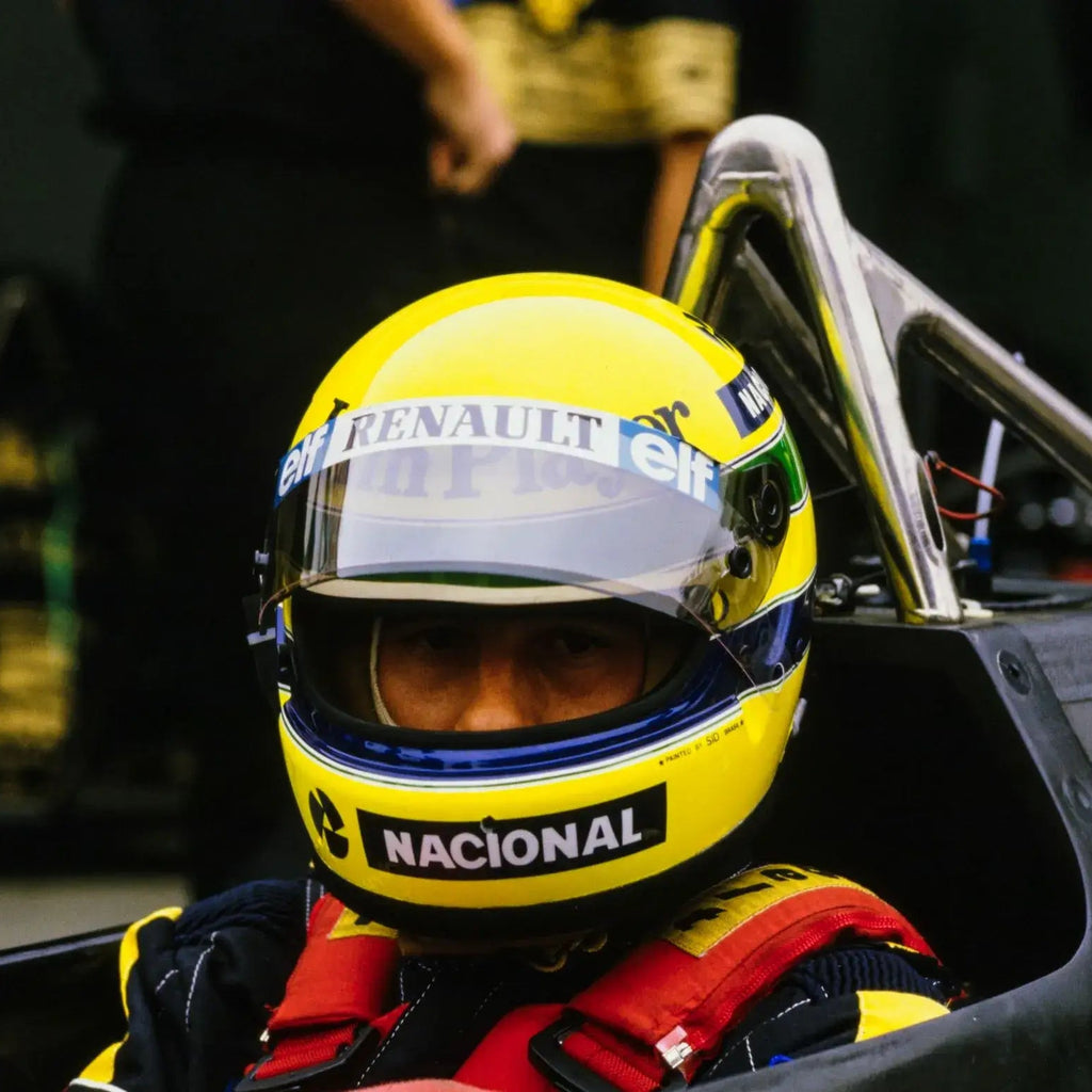 Casque Réplique Ayrton Senna – Saison 1985 – Échelle 1:1 - headgrid.fr