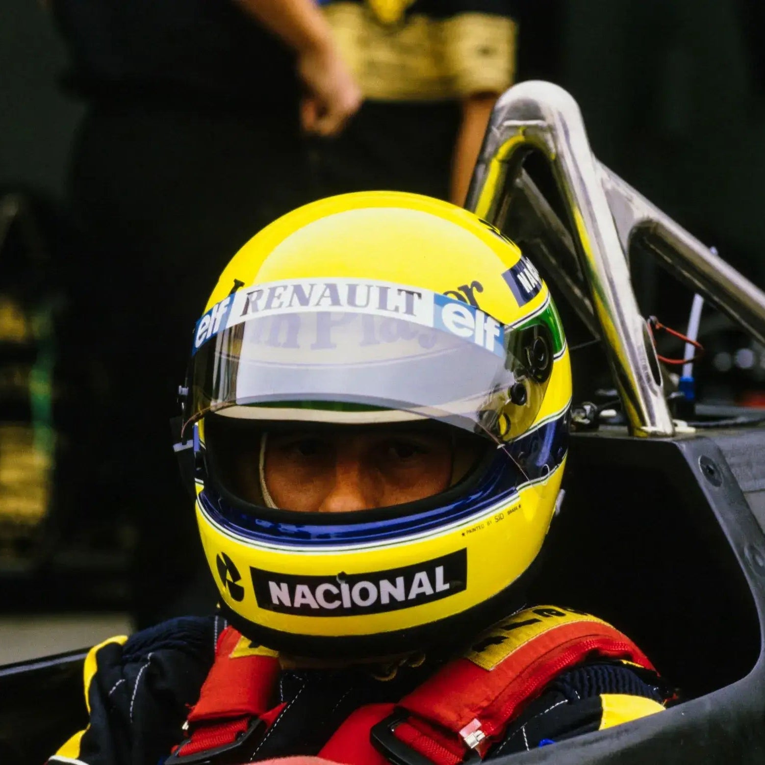 Casque Réplique Ayrton Senna – Saison 1985 – Échelle 1:1 - headgrid.fr