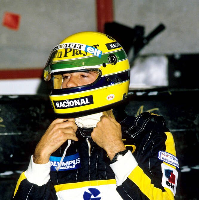 Casque Réplique Ayrton Senna – Saison 1985 – Échelle 1:1 - headgrid.fr