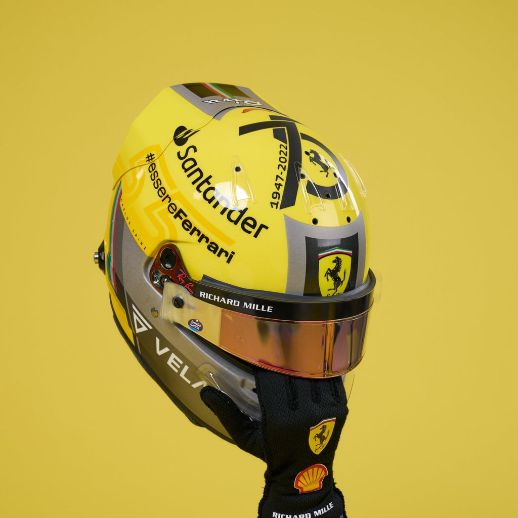 Casque Réplique Carlos Sainz – Monza GP 2022 – Ferrari F1 – Échelle 1:1 - headgrid.fr