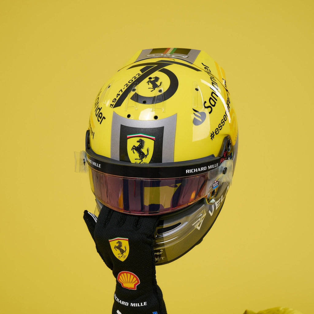Casque Réplique Carlos Sainz – Monza GP 2022 – Ferrari F1 – Échelle 1:1 - headgrid.fr