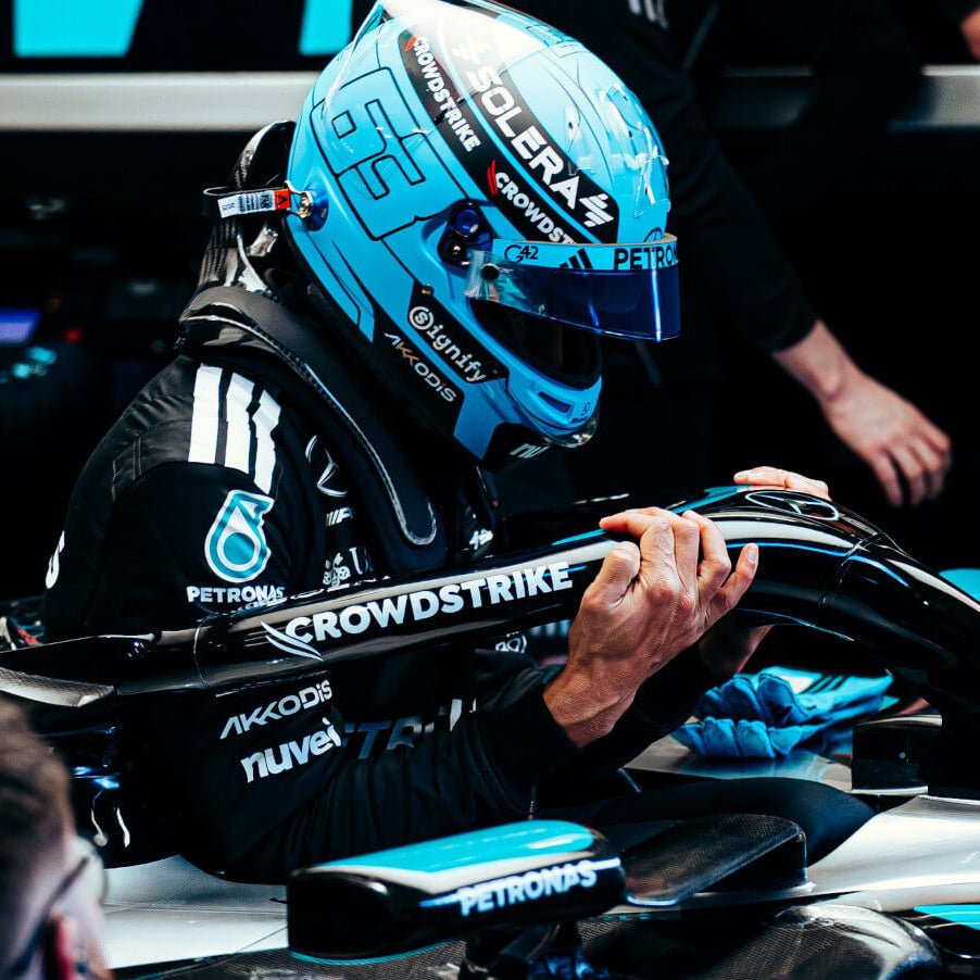 Casque George Russell 2024 - 1:1 - headgrid.fr