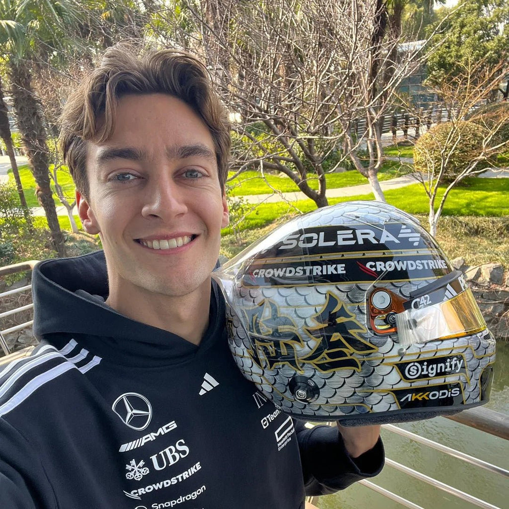 Casque Réplique George Russell – China GP 2025 – Échelle 1:1 - headgrid.fr