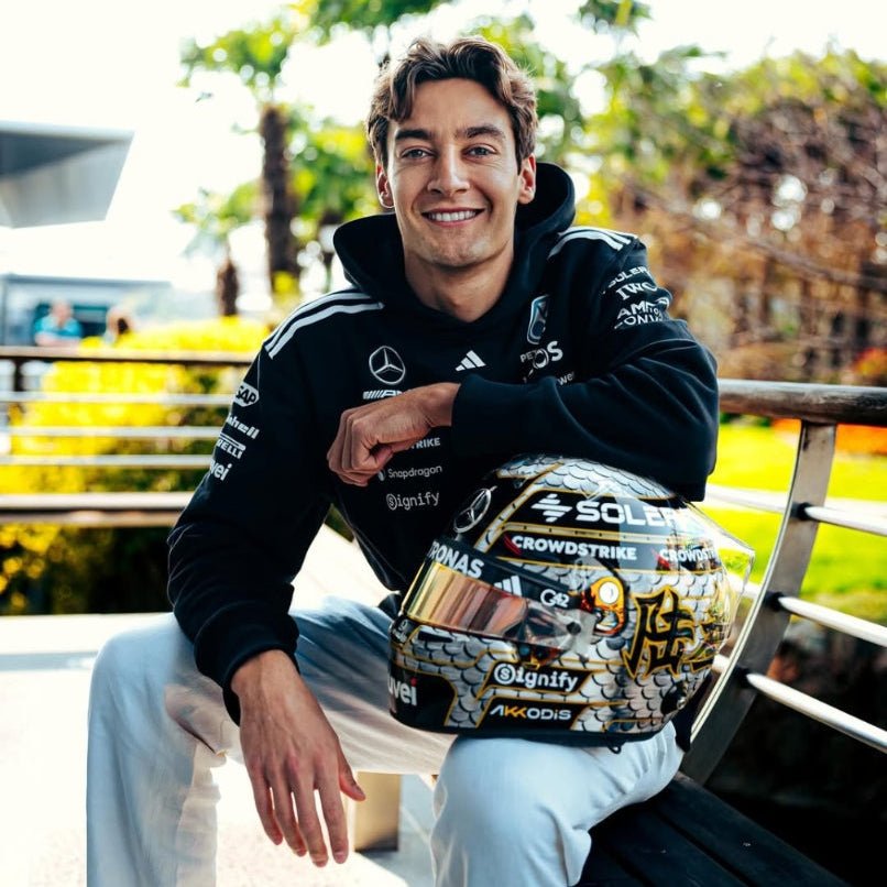 Casque Réplique George Russell – China GP 2025 – Échelle 1:1 - headgrid.fr