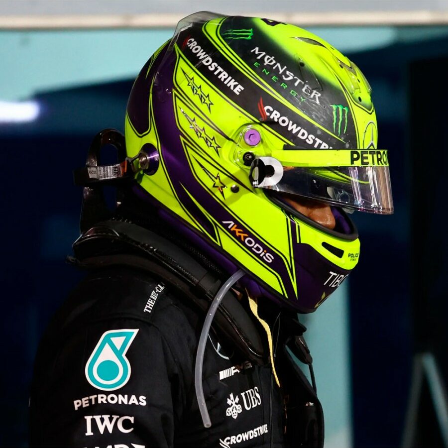 Casque Réplique Lewis Hamilton – Saison 2022 – Échelle 1:1 - headgrid.fr