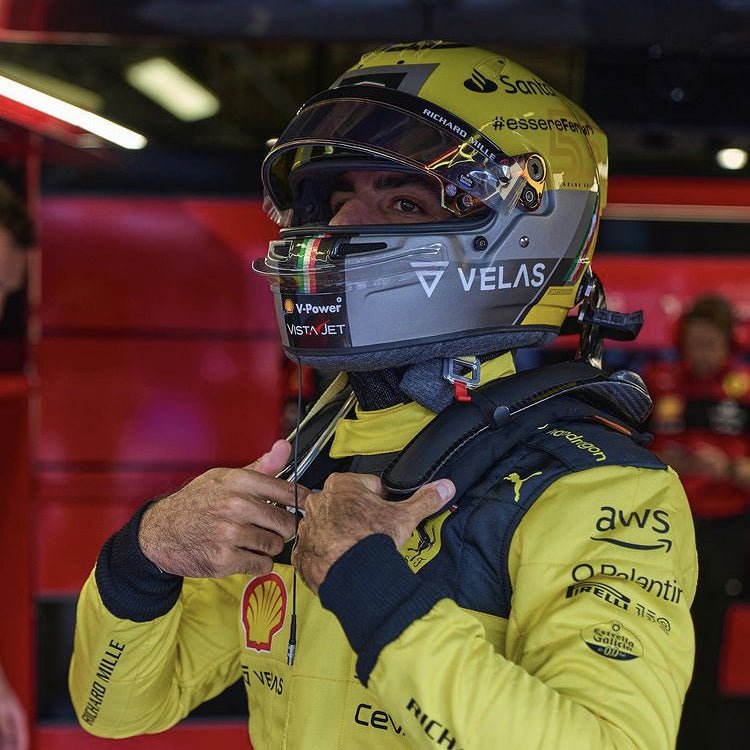 Casque Réplique Carlos Sainz – Monza GP 2022 – Ferrari F1 – Échelle 1:1 - headgrid.fr