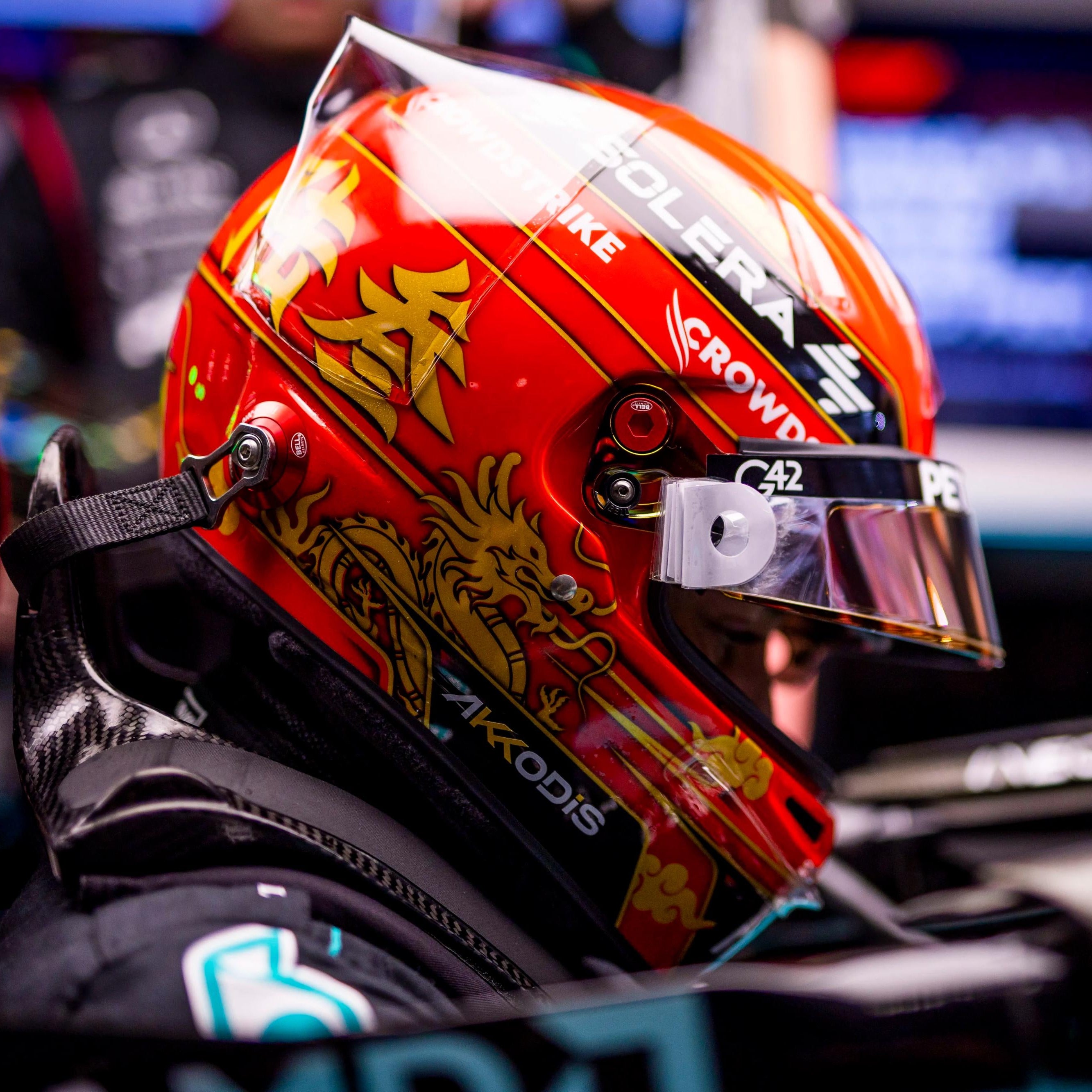 Casque Réplique George Russell – China GP 2024 – Échelle 1:1 - headgrid.fr